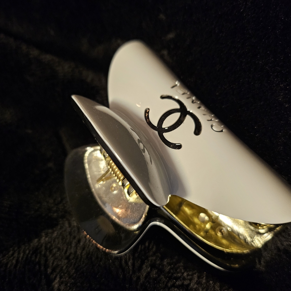 Chanel White and Gold Hair Clip